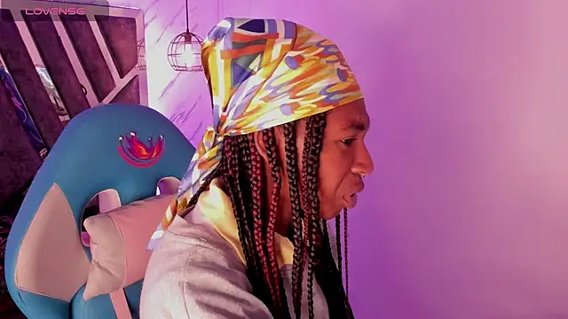 Snapshot of Queen_perla_ chatting on September 2025 11:21:02 AM Queen perla online show from September 2025 11:21:02 AM