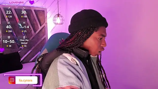 Snapshot of Queen_perla_ chatting on September 2025 11:33:02 AM Queen perla online show from September 2025 11:33:02 AM