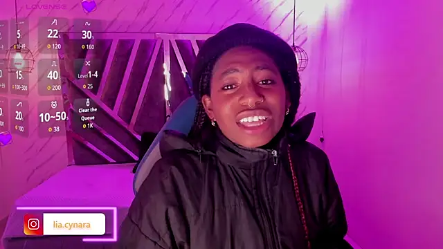 Snapshot of Queen_perla_ chatting on October 2025 11:39:01 AM Queen perla online show from October 2025 11:39:01 AM