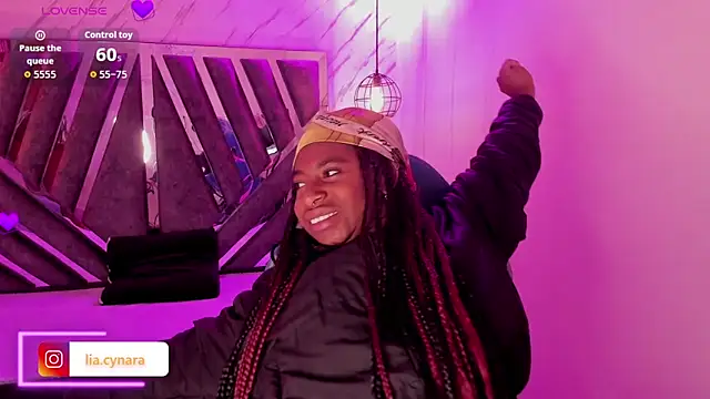 Snapshot of Queen_perla_ chatting on October 2025 11:30:01 AM Queen perla online show from October 2025 11:30:01 AM