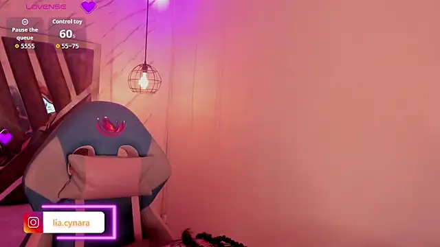 Snapshot of Queen_perla_ chatting on October 2025 12:05:01 PM Queen perla online show from October 2025 12:05:01 PM