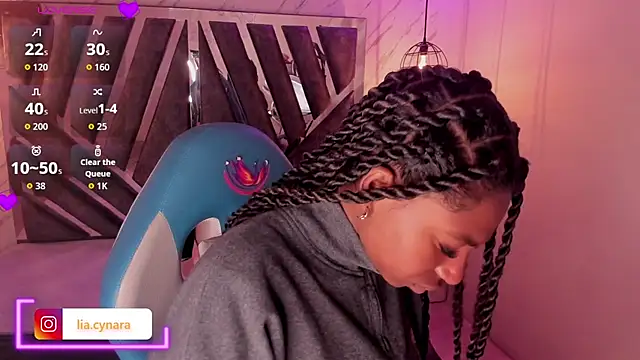 Snapshot of Queen_perla_ chatting on October 2025 11:32:02 AM Queen perla online show from October 2025 11:32:02 AM