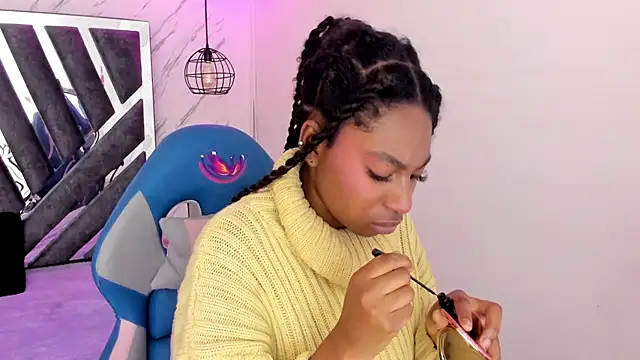 Snapshot of Queen_perla_ chatting on November 2025 11:43:01 AM Queen perla online show from November 2025 11:43:01 AM