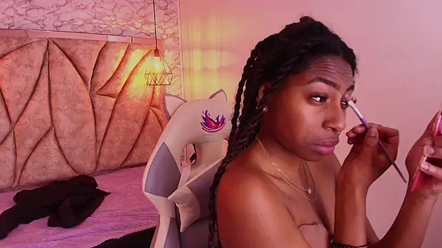 Snapshot of Queen_perla_ chatting on November 2025 12:13:01 PM Queen perla online show from November 2025 12:13:01 PM