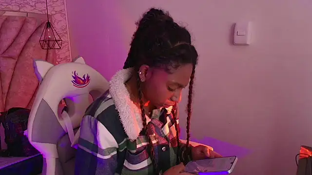 Snapshot of Queen_perla_ chatting on December 2025 12:03:02 PM Queen perla online show from December 2025 12:03:02 PM