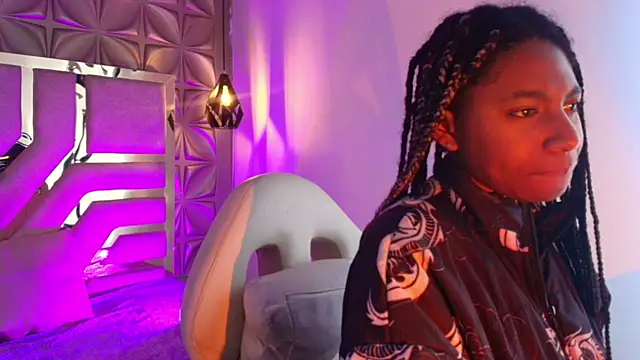 Queen perla  online show from February 2026 11:37:01 AM