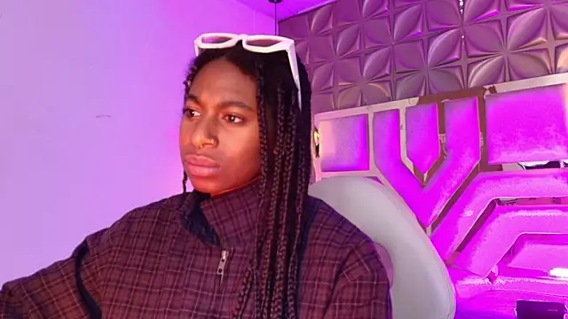 Queen perla  online show from March 2026 12:10:01 PM