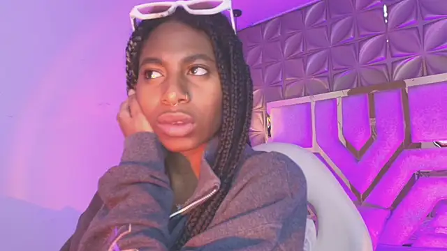 Queen perla  online show from March 2026 12:41:01 PM