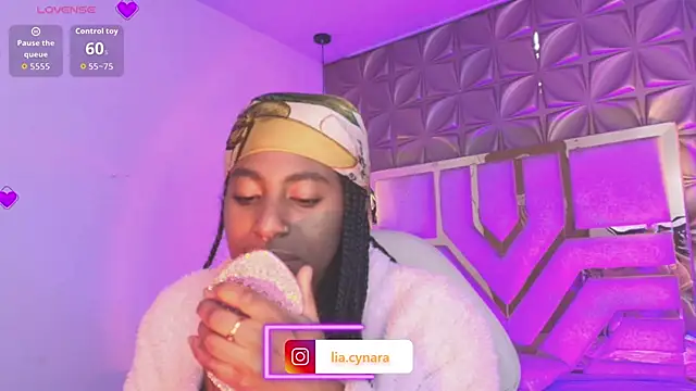 Queen perla  online show from March 2026 05:35:01 PM