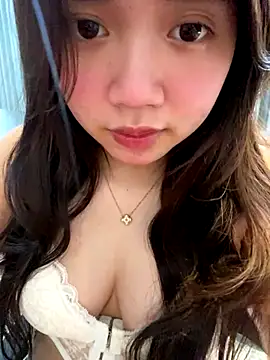 Snapshot of Hotellinh12 chatting on December 2025 04:51:01 AM Hotellinh12 online show from December 2025 04:51:01 AM