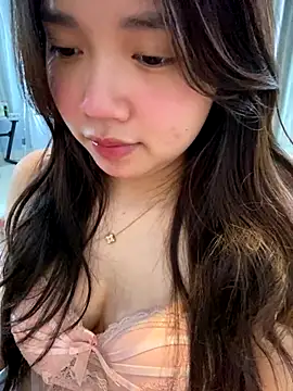 Snapshot of Hotellinh12 chatting on December 2025 05:13:01 AM Hotellinh12 online show from December 2025 05:13:01 AM