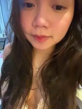 Snapshot of Hotellinh12 chatting on January 2026 04:09:01 PM Hotellinh12 online show from January 2026 04:09:01 PM