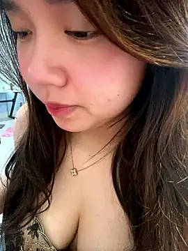 Snapshot of Hotellinh12 chatting on January 2026 06:05:02 AM Hotellinh12 online show from January 2026 06:05:02 AM