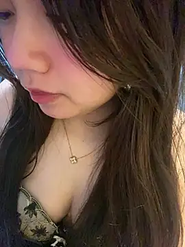 Snapshot of Hotellinh12 chatting on January 2026 04:45:02 PM Hotellinh12 online show from January 2026 04:45:02 PM