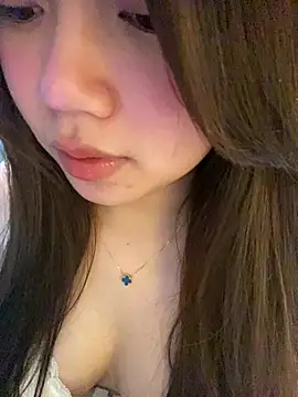 Snapshot of Hotellinh12 chatting on February 2026 01:54:01 PM Hotellinh12 online show from February 2026 01:54:01 PM