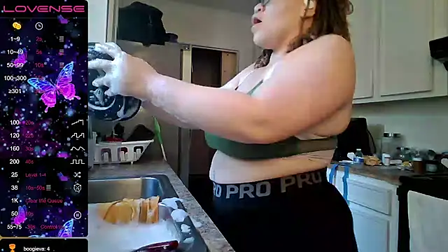 Snapshot of Milfshakecafe chatting on September 2025 01:23:02 PM Milfshakecafe online show from September 2025 01:23:02 PM