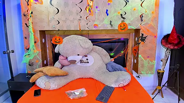 Snapshot of SofiAndNicol chatting on October 2025 11:14:02 AM SofiAndNicol online show from October 2025 11:14:02 AM