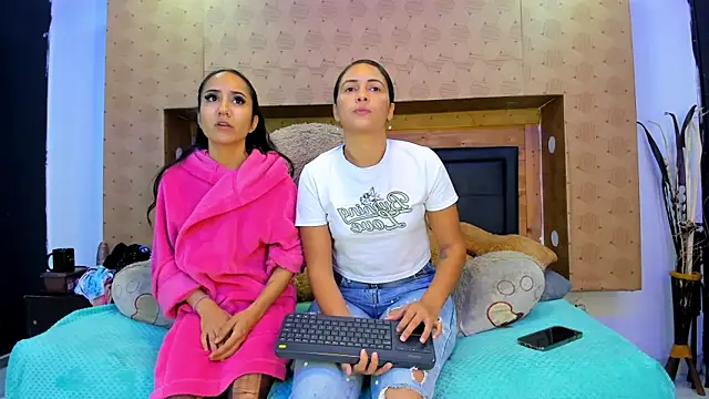 Snapshot of SofiAndNicol chatting on November 2025 10:59:02 AM SofiAndNicol online show from November 2025 10:59:02 AM