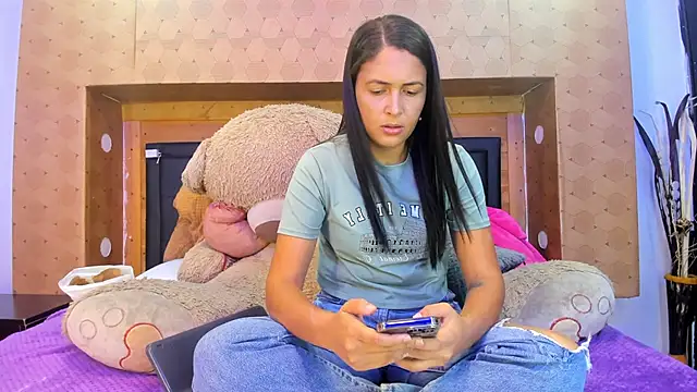 Snapshot of SofiAndNicol chatting on November 2025 11:10:02 AM SofiAndNicol online show from November 2025 11:10:02 AM