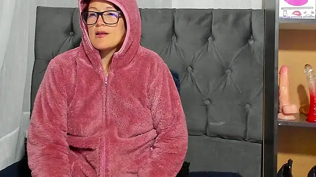 Snapshot of amberr34 chatting on February 2025 06:49:02 AM amberr34 online show from February 2025 06:49:02 AM