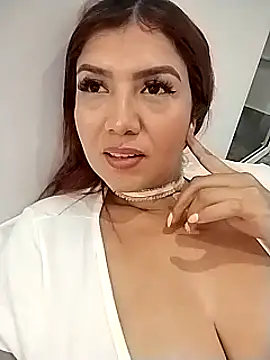 Snapshot of AriaRusso chatting on January 2025 01:58:02 AM AriaRusso online show from January 2025 01:58:02 AM