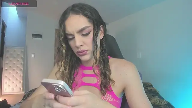 Snapshot of mariiahneedles chatting on June 2026 10:54:02 PM mariiahneedles online show from June 2026 10:54:02 PM