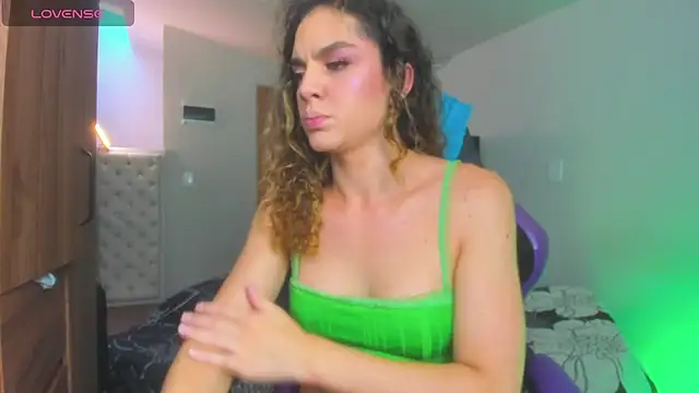 Snapshot of mariiahneedles chatting on July 2026 10:34:02 PM mariiahneedles online show from July 2026 10:34:02 PM