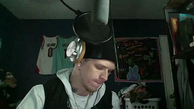 traejddd online show from April 2026 06:05:01 PM