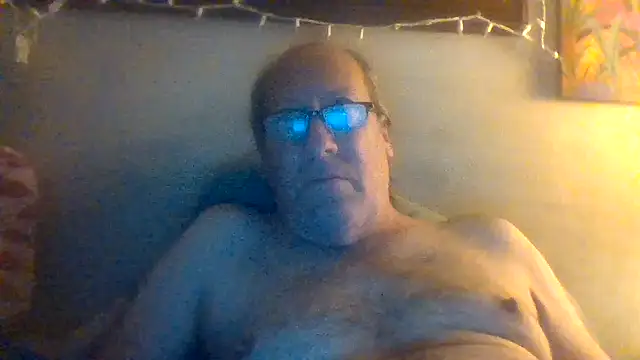 Snapshot of hornyrich69 chatting on January 2025 05:52:01 AM hornyrich69 online show from January 2025 05:52:01 AM