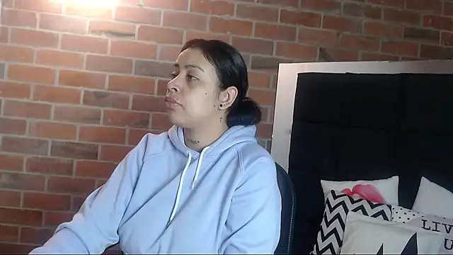 Snapshot of salome__hills1 chatting on January 2025 02:32:02 PM salome hills1 online show from January 2025 02:32:02 PM