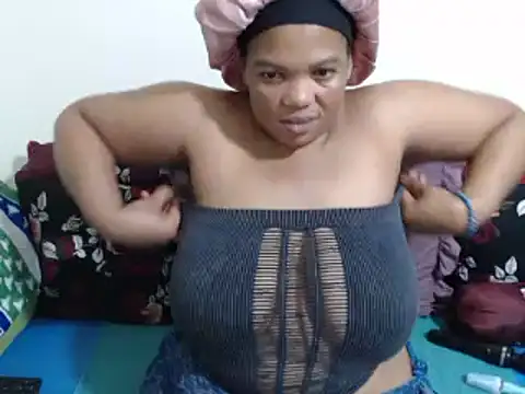 Snapshot of FreakyAngel3X chatting on September 2025 05:18:01 PM FreakyAngel3X online show from September 2025 05:18:01 PM