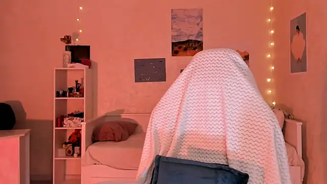 Snapshot of Britney_Ross chatting on November 2025 03:19:01 AM Britney Ross online show from November 2025 03:19:01 AM