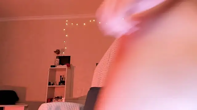 Snapshot of Britney_Ross chatting on December 2025 03:33:01 AM Britney Ross online show from December 2025 03:33:01 AM