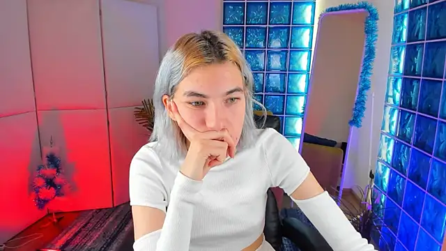 Snapshot of Mia_Cheers chatting on December 2024 01:44:01 PM Mia Cheers online show from December 2024 01:44:01 PM