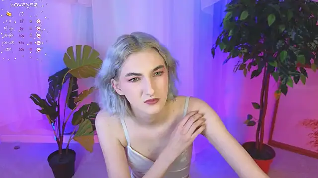 Snapshot of Mia_Cheers chatting on December 2024 05:25:01 PM Mia Cheers online show from December 2024 05:25:01 PM