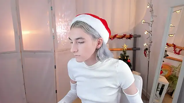 Snapshot of Mia_Cheers chatting on December 2024 01:44:02 PM Mia Cheers online show from December 2024 01:44:02 PM