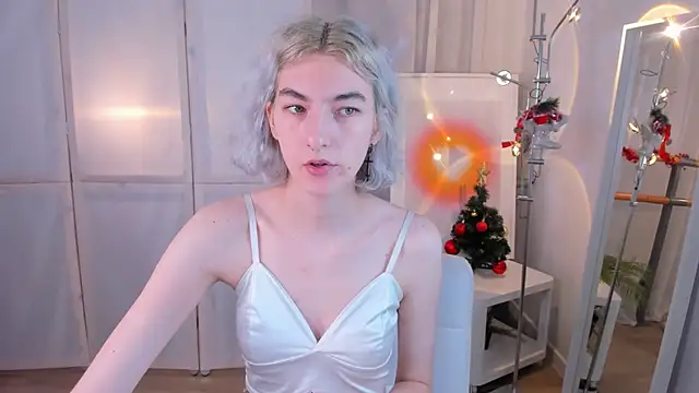 Snapshot of Mia_Cheers chatting on December 2024 01:28:02 PM Mia Cheers online show from December 2024 01:28:02 PM