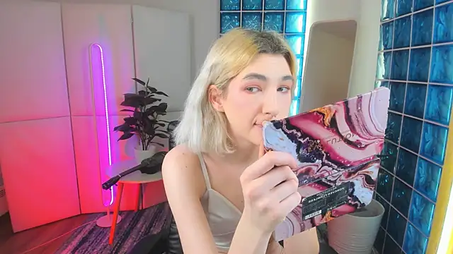 Snapshot of Mia_Cheers chatting on February 2025 01:50:02 PM Mia Cheers online show from February 2025 01:50:02 PM