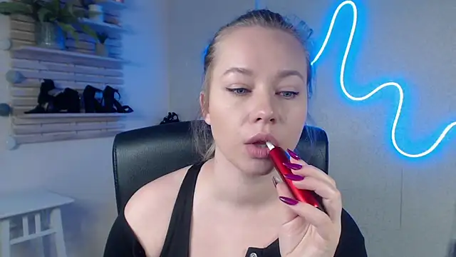 holly xglam online show from February 2025 03:23:02 AM