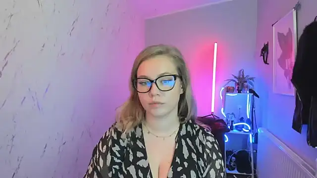 holly xglam online show from October 2025 07:04:02 PM