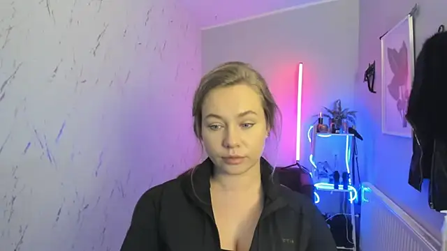 holly xglam online show from November 2025 07:24:01 PM