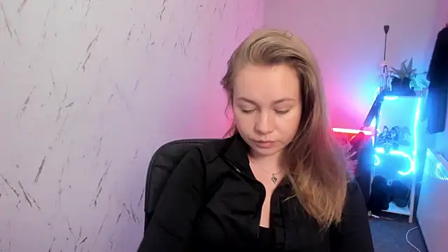 holly xglam online show from March 2026 08:35:02 PM