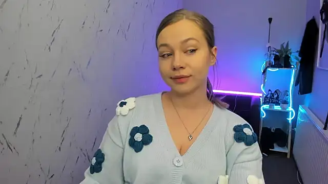 holly xglam online show from April 2026 07:41:01 PM