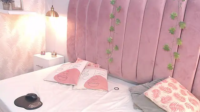 LeenaBrown online show from February 2025 07:10:01 PM