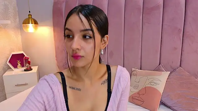 Snapshot of LeenaBrown chatting on June 2026 12:29:01 PM LeenaBrown online show from June 2026 12:29:01 PM