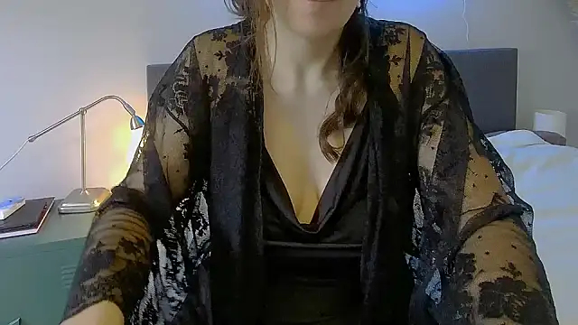 Snapshot of Ella_Next_Door chatting on February 2025 12:44:01 PM Ella Next Door online show from February 2025 12:44:01 PM