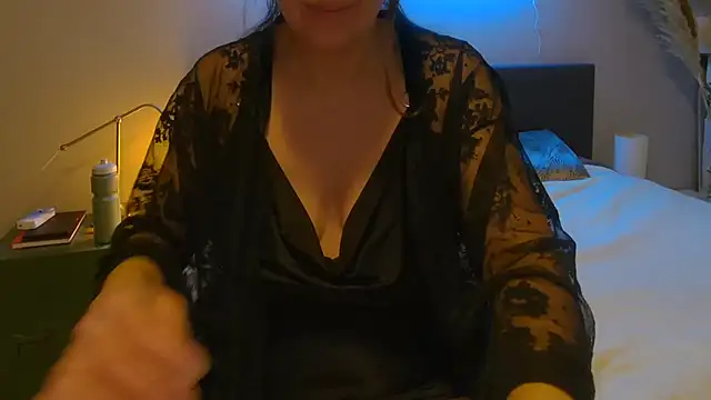 Snapshot of Ella_Next_Door chatting on February 2025 10:12:01 PM Ella Next Door online show from February 2025 10:12:01 PM