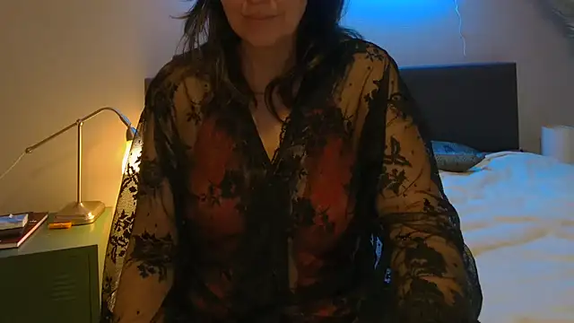 Snapshot of Ella_Next_Door chatting on February 2025 09:06:02 PM Ella Next Door online show from February 2025 09:06:02 PM