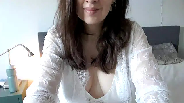 Snapshot of Ella_Next_Door chatting on March 2025 08:16:02 AM Ella Next Door online show from March 2025 08:16:02 AM