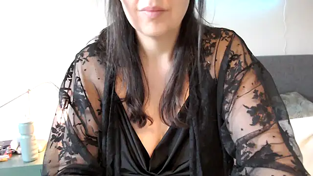 Snapshot of Ella_Next_Door chatting on March 2025 06:51:01 AM Ella Next Door online show from March 2025 06:51:01 AM